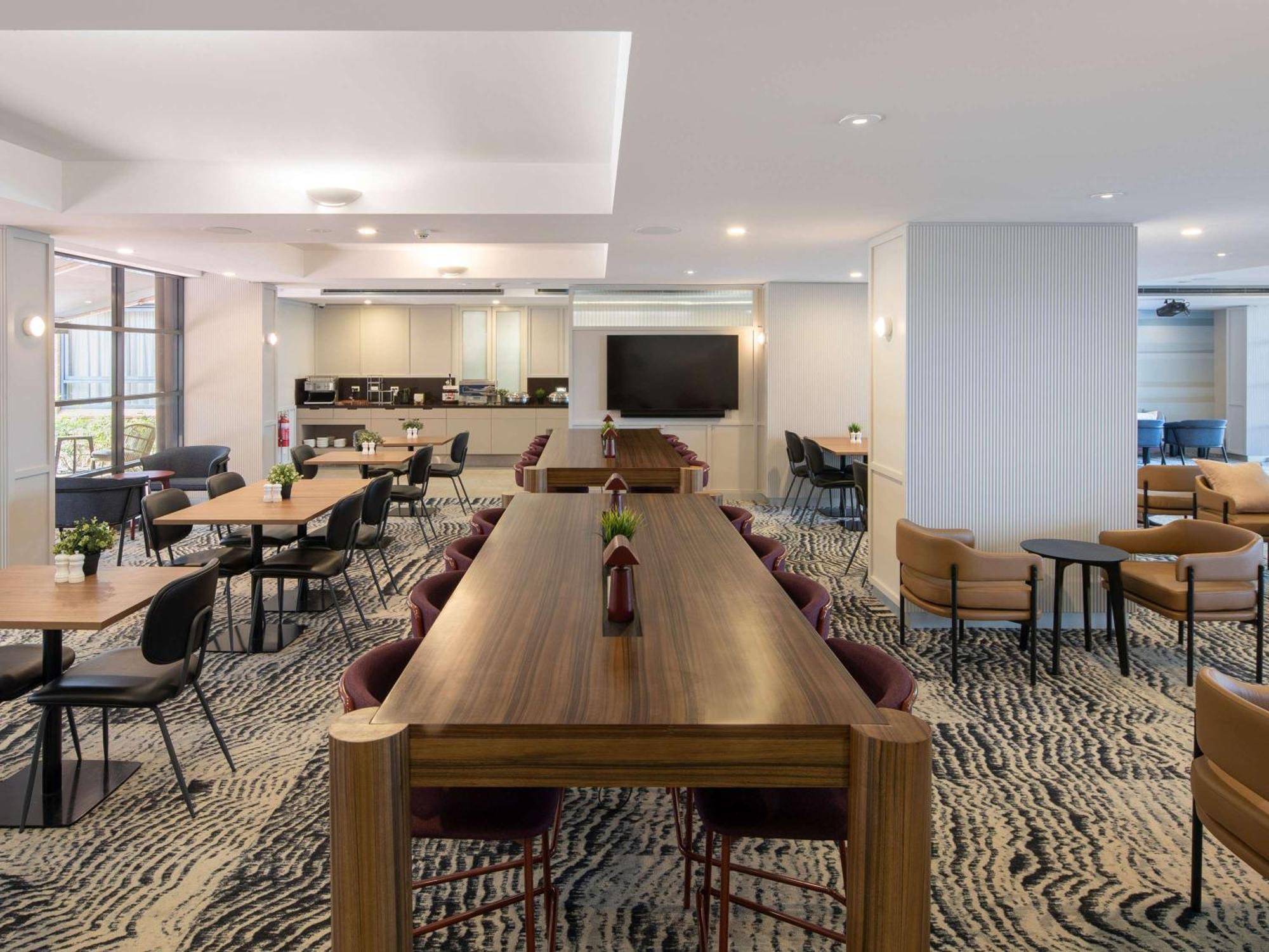 Mercure Sydney Manly Warringah Exterior photo